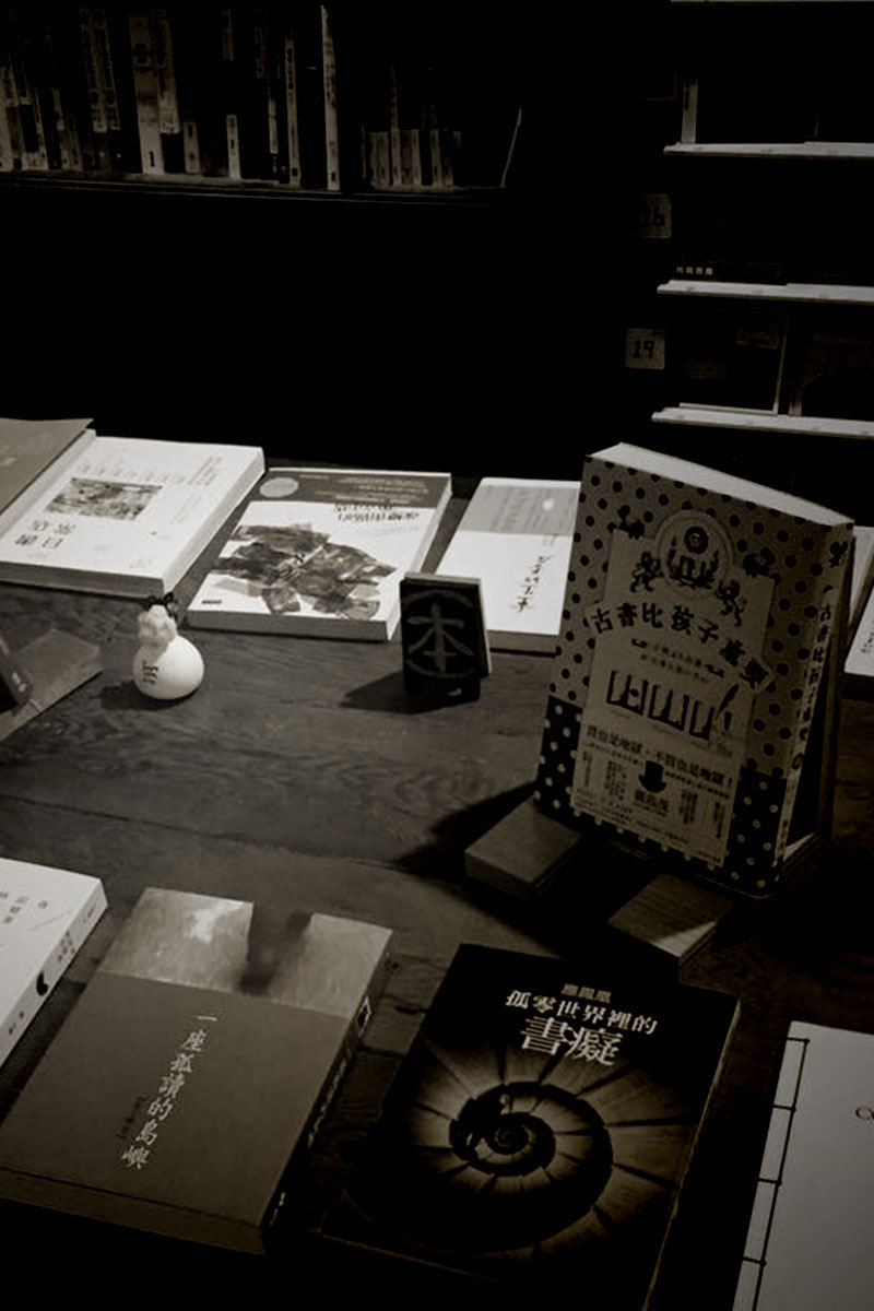 讀冊雄ho踅 等你來+1(衛武營場):小房子書舖 X 繪本說故事 X 親子活動(已額滿) 讀冊雄ho踅 等你來+1(衛武營場):小房子書舖 X 繪本說故事 X 親子活動(已額滿)
